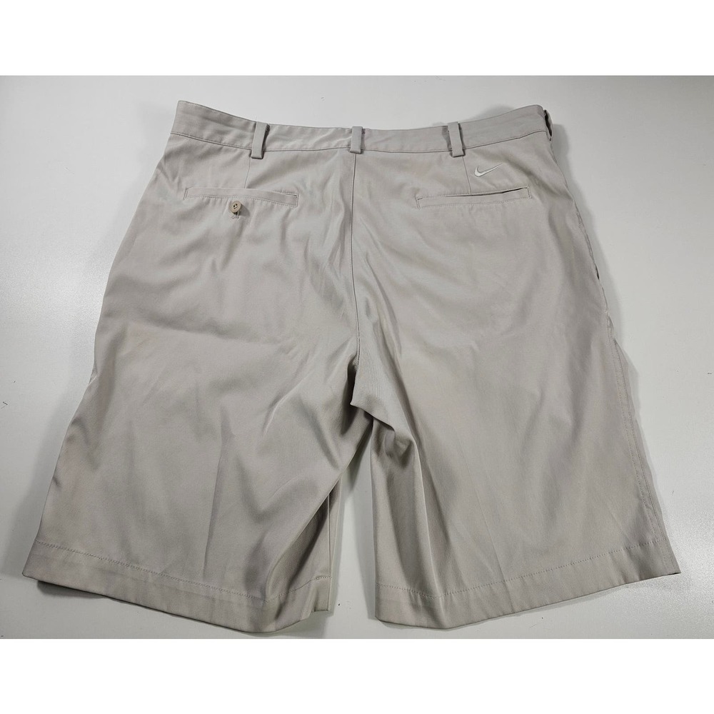 Nike Golf dri fit size 36 beige khaki golf shorts chino flat front